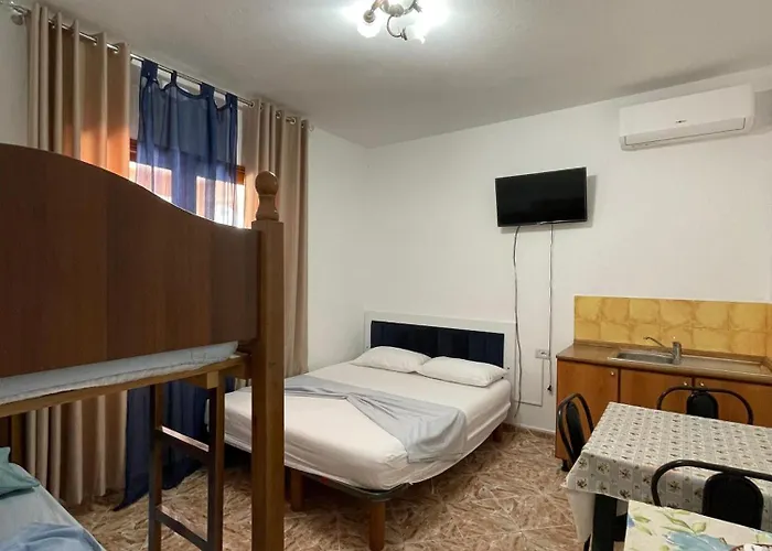 Konukevi Beni Osmenaj Avlonya