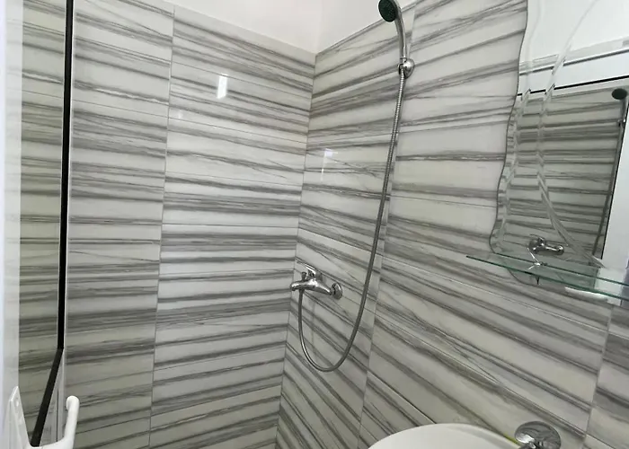 Beni Osmenaj Pensión Vlorë